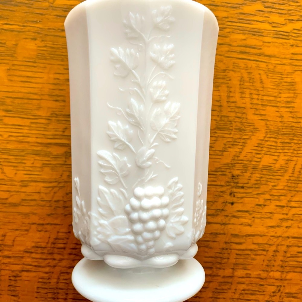 VINTAGE Westmoreland Paneled Grape Vase